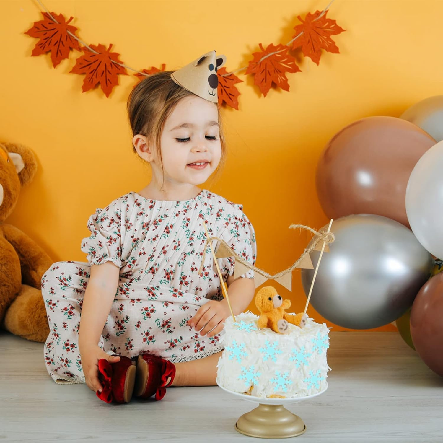 50Pcs Edible Snowflake Cupcake Cake Decoration, 5Cm Cute Snowflakes Confetti Decorations, Winter Cupcake Topper for Christmas Winter Frozen Snowflake Theme Birthday Party Wedding Baby Shower