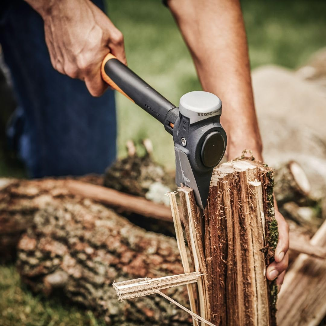 Fiskars Pro Isocore Maul - 2.5-Pound Wood Splitter for Small Size Logs and Kindling with Shock-Absorbing Handle - Black/Orange