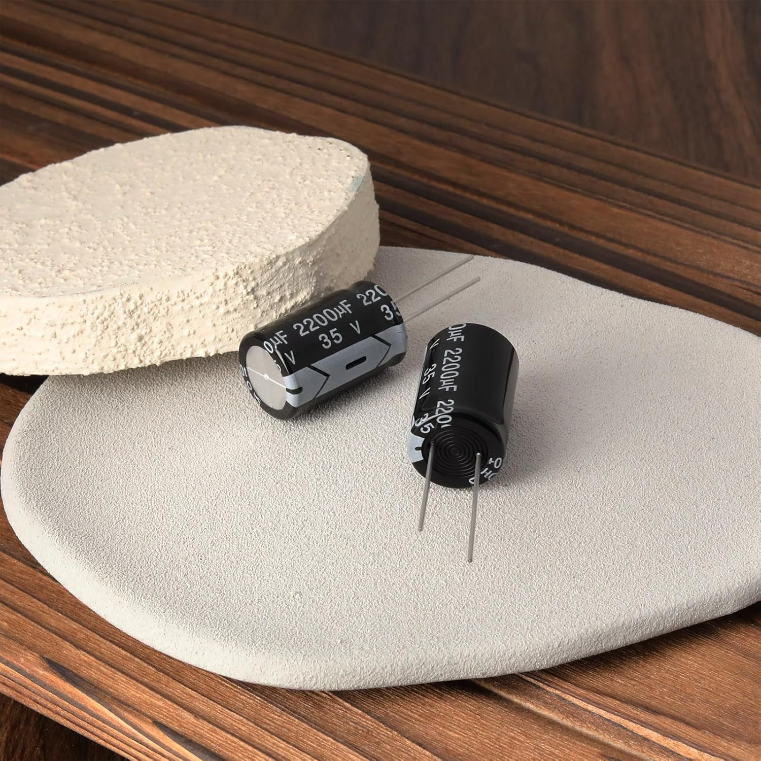 10Pcs 2200Uf 35V Aluminum Radial Electrolytic Capacitors 16X25Mm RM7.5 105C