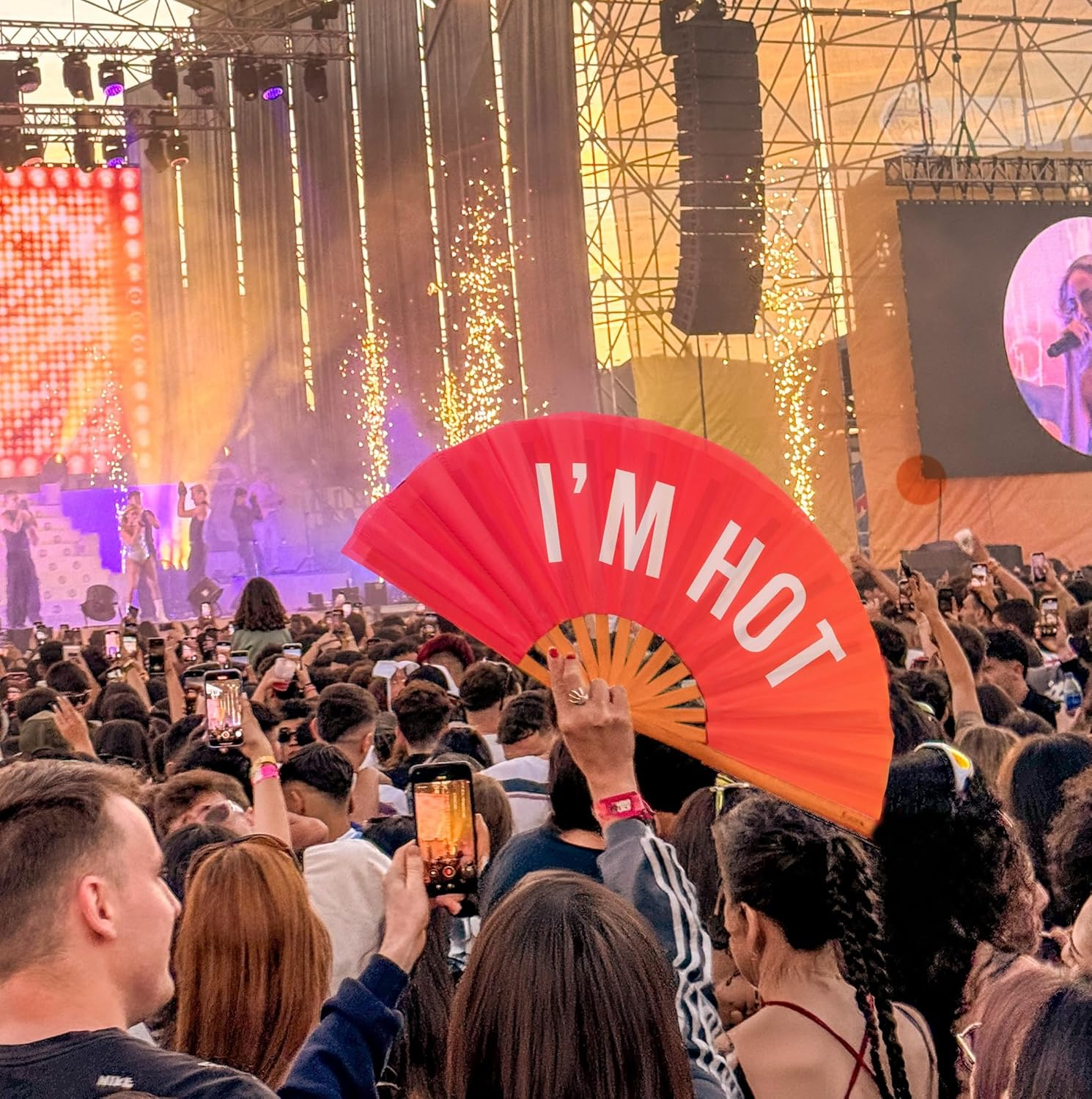 Fisura Large Folding Fan Original Fan with Large Lettering XXL Compartments Foldable Bamboo Fan 64 X 33 Cm (Hot, Pink) image number 4