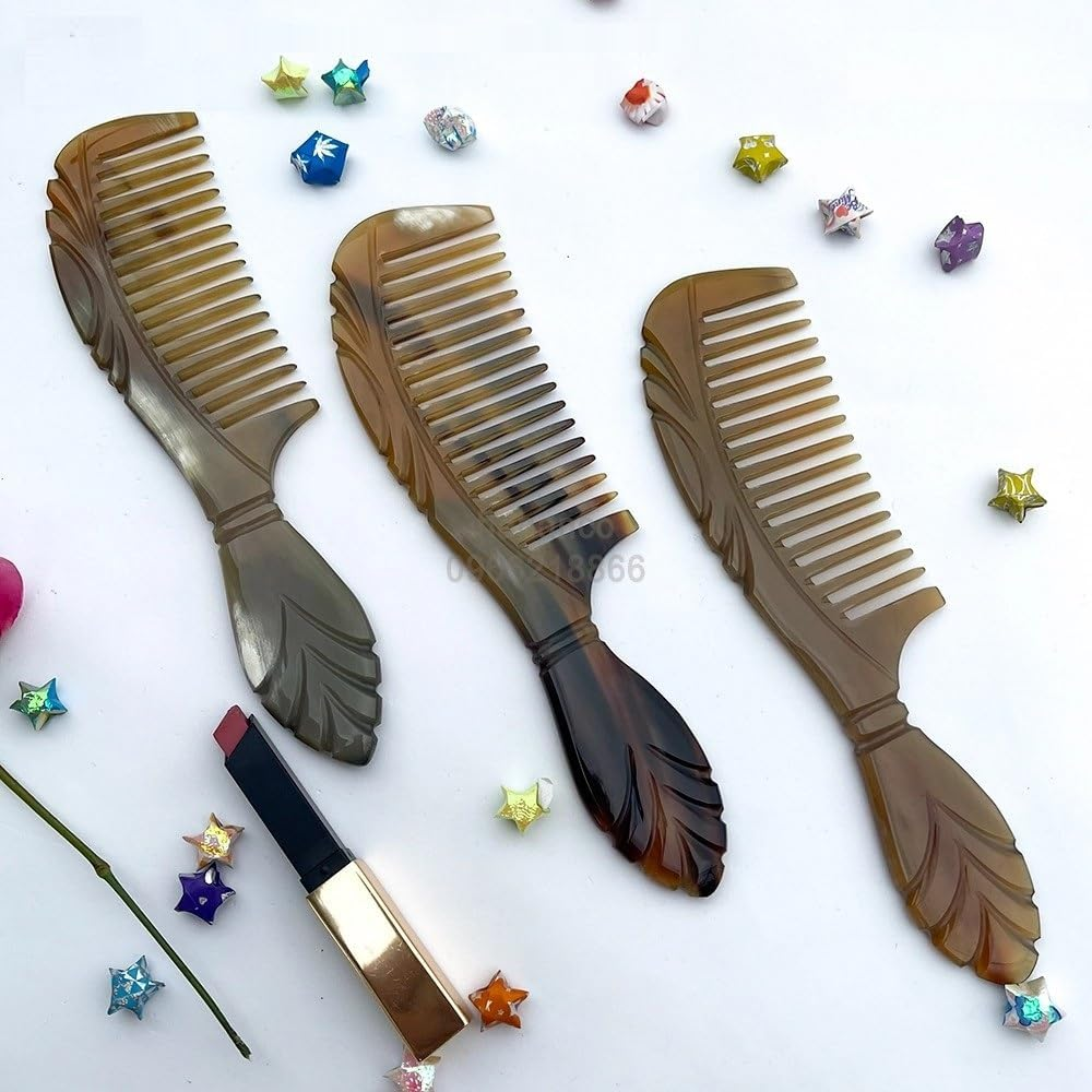 Handcrafted African Horn Wide-Tooth Comb &ndash; Leaf Handle Design, Natural Hair Therapy image number 6