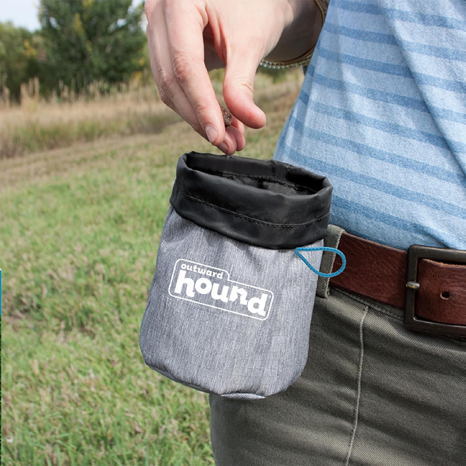 Outward Hound Treat Tote Hands-Free Dog Training Pouch image number 5
