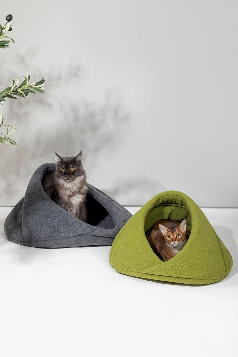Pet Hut, Cozy Cat Cave Bed &ndash; Warm and Comfortable Hideaway for Cats and Small Pets (Green, Medium up to 6Kg) image number 1