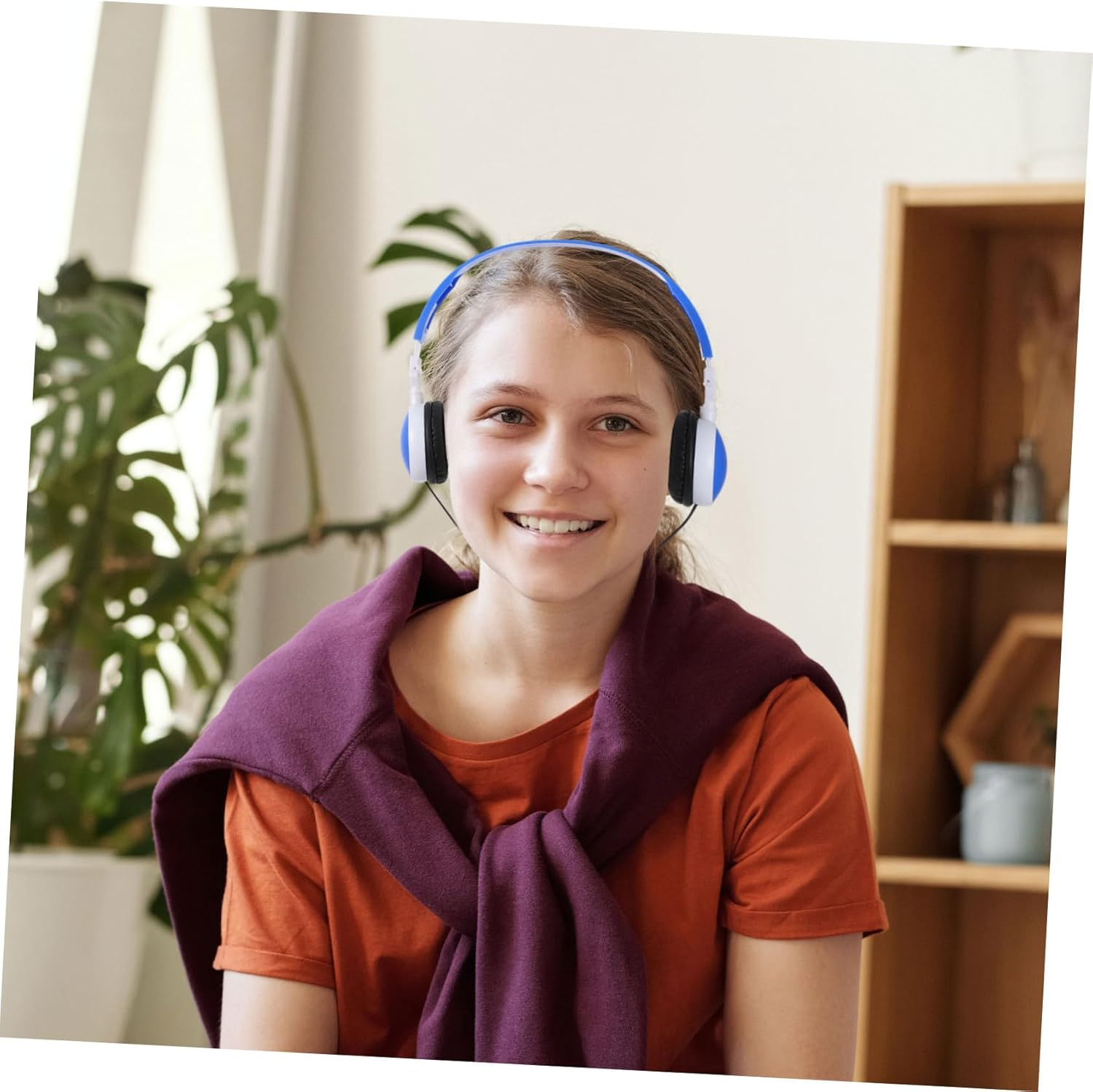 1 X Wired Foldable Headphones for Boys Girls Stereo Comfortable and Lightweight Compatible with Tablets, Phones and PC image number 3