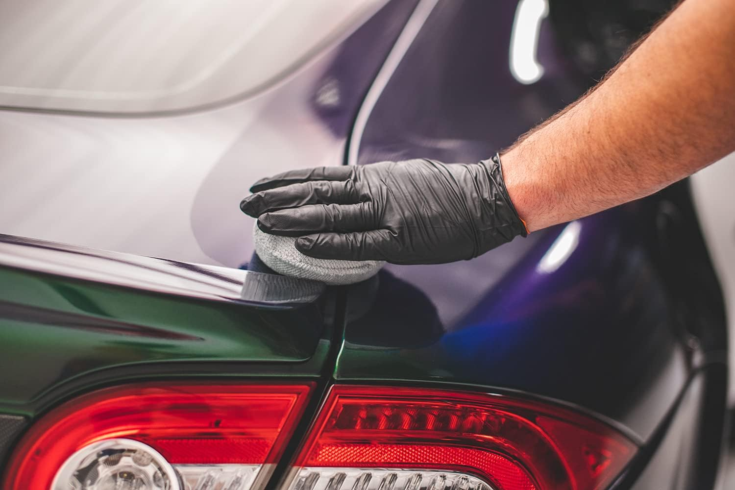 The Rag Company - Pearl Puck NO SOAK Applicator - Ergonomic Ceramic Coating Applicator; Pearl Weave Microfiber Exterior; Patented Plastic Barrier to Prevent over Absorption, Ice Grey (4-Pack) image number 5