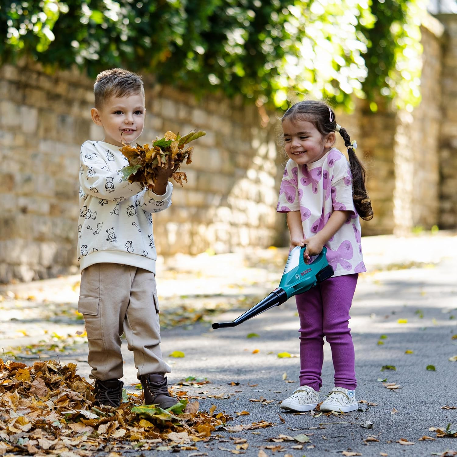 Bosch Theo Klein - Leaf Blower Premium Toys for Kids Ages 3 Years & Up image number 5