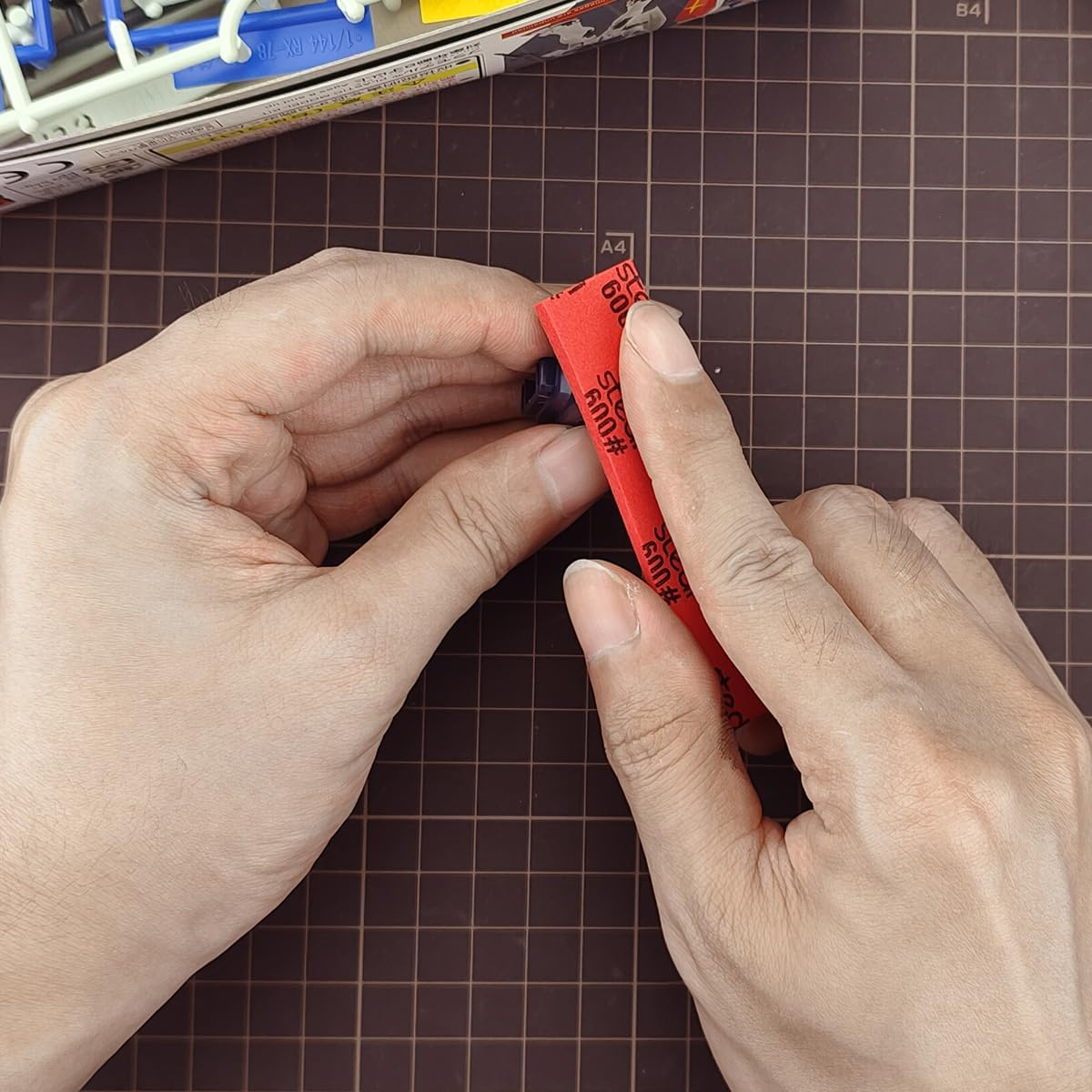 Stedi Sanding Sponge for Model Gundam Building,3Mm Hobby Model Tools Hand Sanding Block Waterproof Wet Dry Reuse #400#600#800 Grit Sandpaper, 30 Sheets image number 4