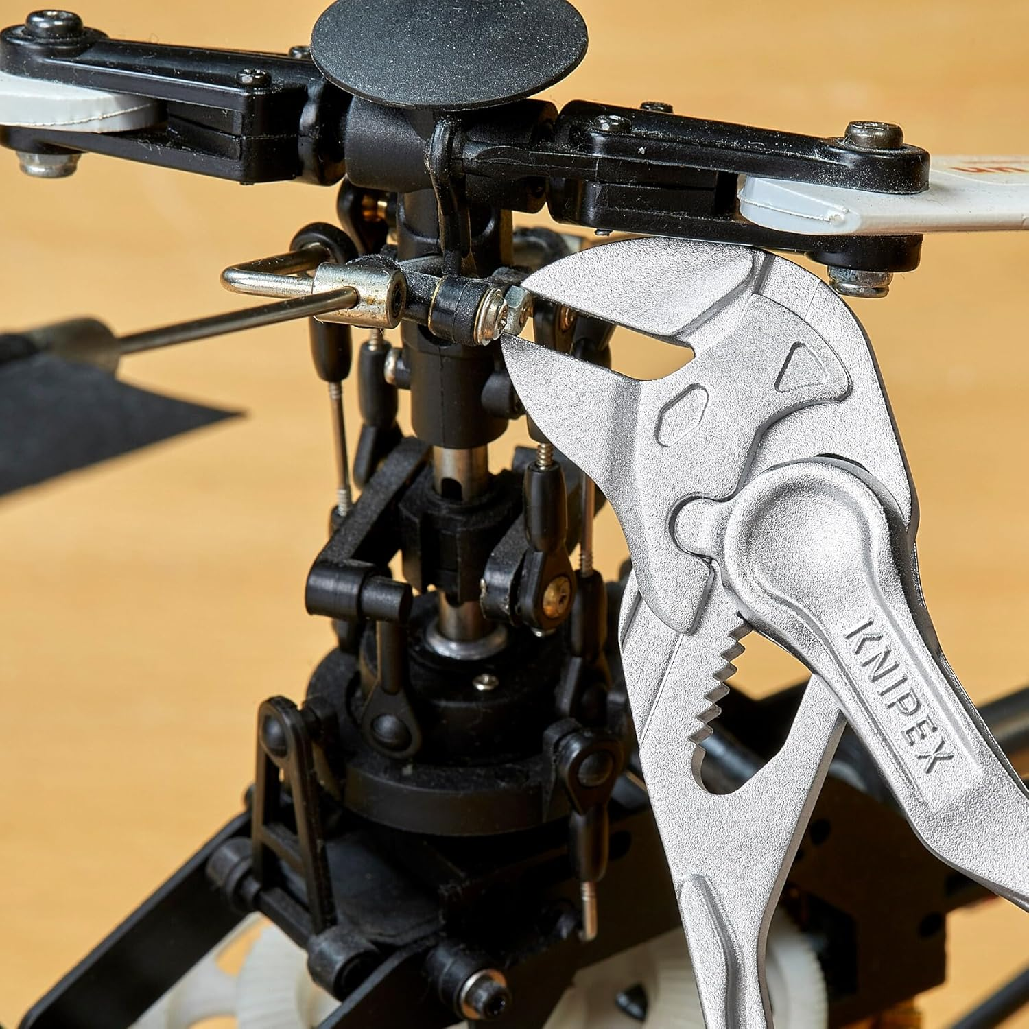 Knipex 86 04 100 BK Hard-Wearing Plier Wrench, 100 Mm Length image number 3