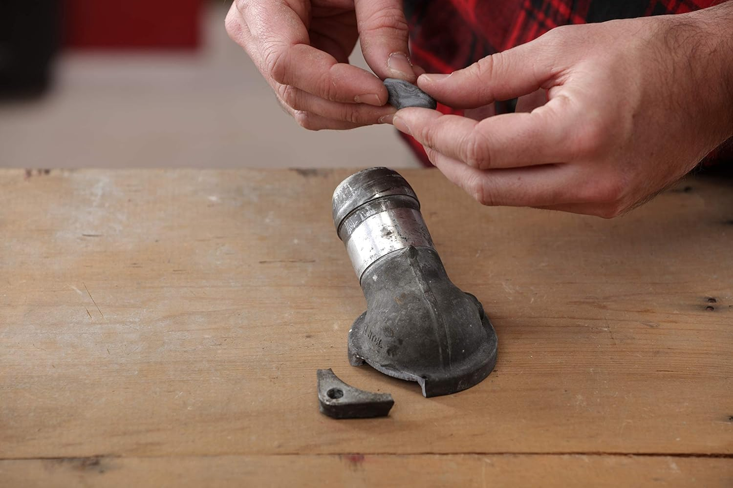 JB Weld Steelstik Steel Rainforced Epoxy Putty, 56 G image number 1