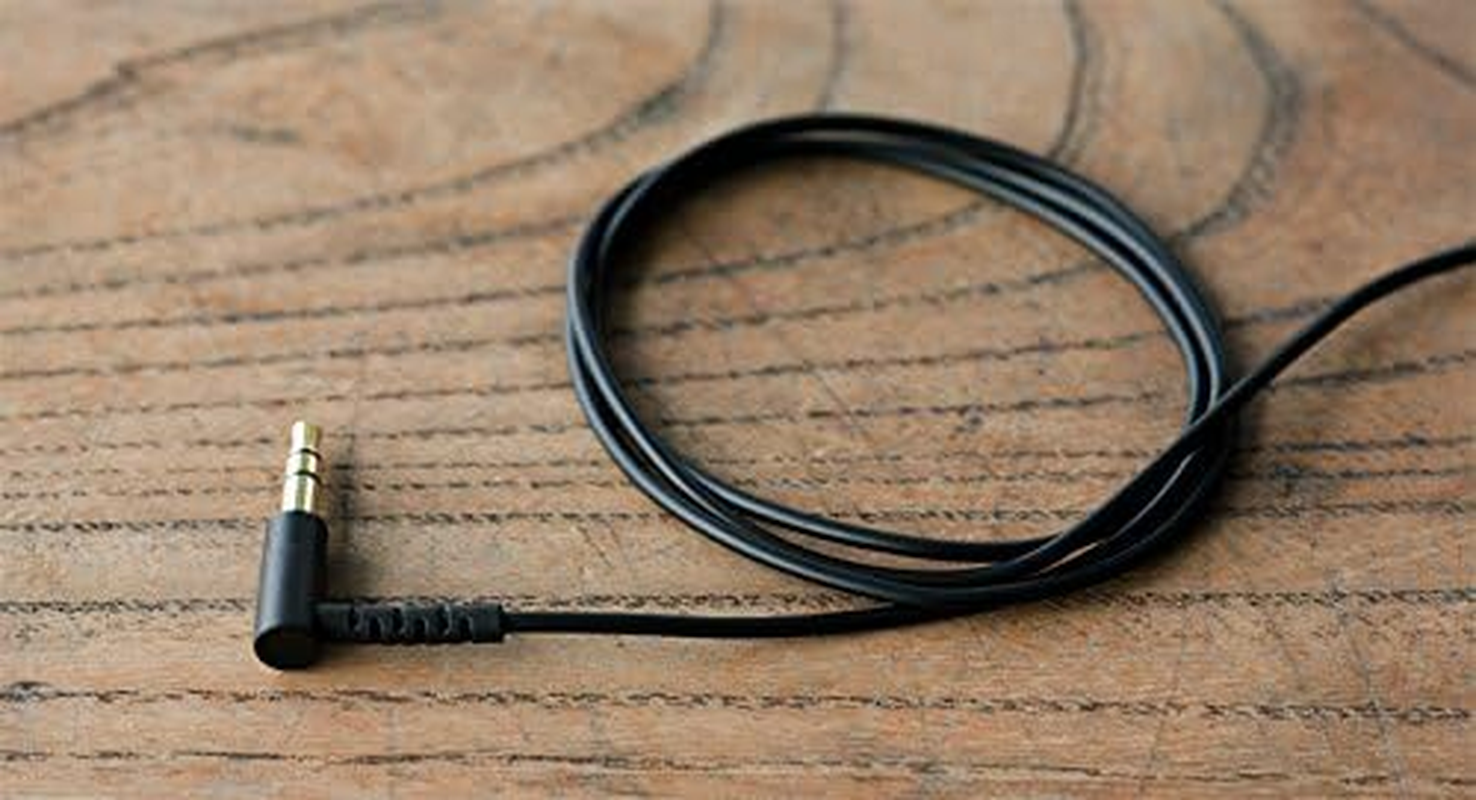 Final E2000C in Ear Isolating Earphones with Smartphone Controls and Microphone - Black Aluminium image number 1