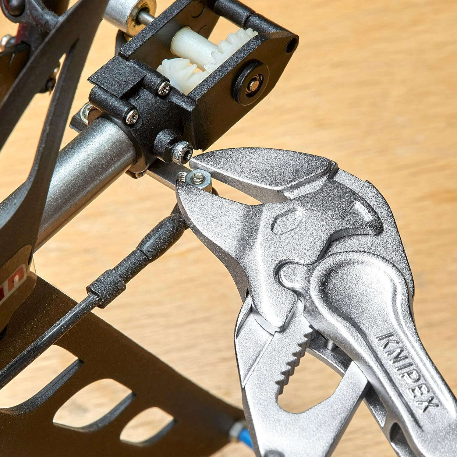 Knipex 86 04 100 BK Hard-Wearing Plier Wrench, 100 Mm Length image number 2