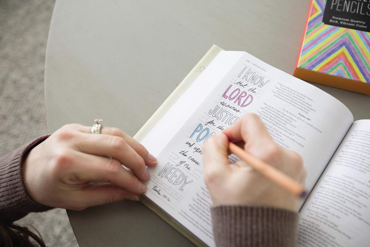 NIV, Beautiful Word Coloring Bible: Hundreds of Verses to Color image number 2