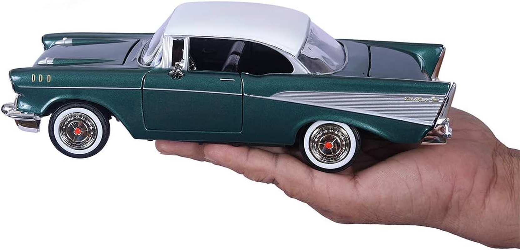 Motormax 1:24 Die-Cast 1957 Chevy Bel Air - Colors May Vary image number 1