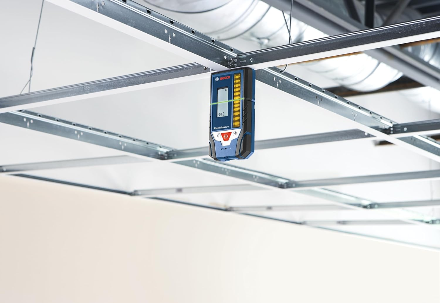 BOSCH LR8 165 Ft. Red and Green-Beam Line Laser Receiver, Includes Mounting Bracket, 2 AA Batteries, & Belt Pouch image number 4