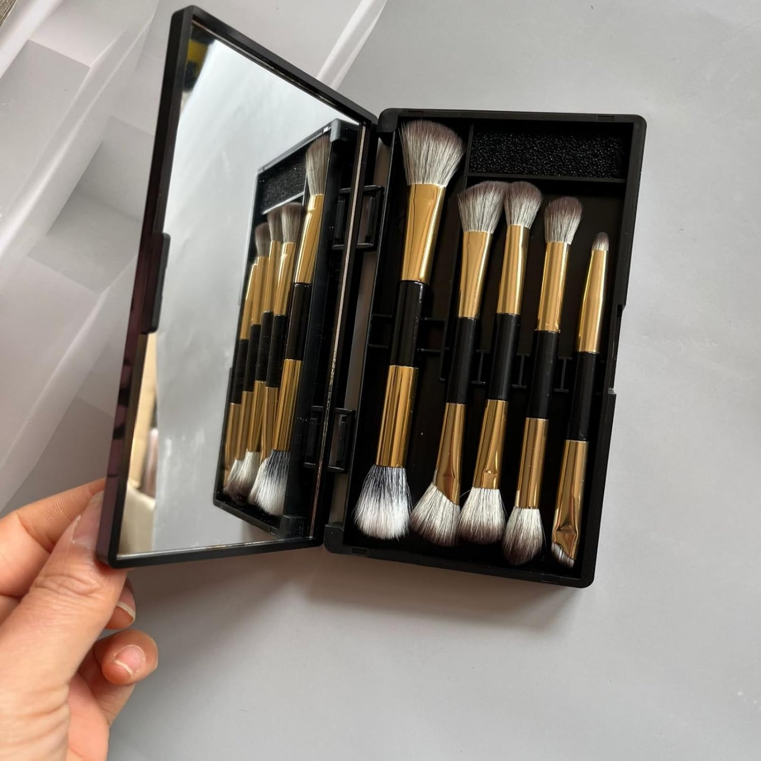 Double-Ended Eyeshadow Brushes, Makeup Brush Set. It Includes Angled Foundation Brushes, Nose Contour Brushes, Facial Contour Brushes, Eyebrow Brushes, Eyeliner Brushes, and Blending Brushes. This 5-Piece Golden Travel Makeup Brush Set Comes in a Box with a Portable Compact Mirror. - Silver image number 3