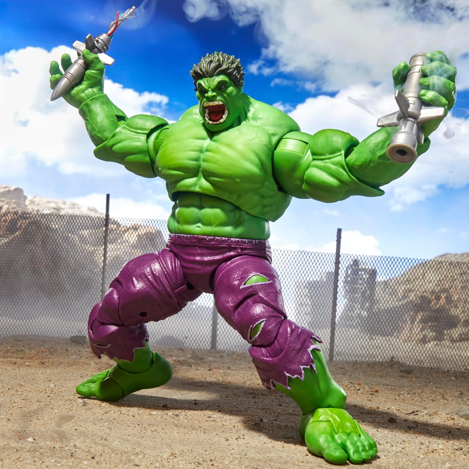 Marvel Legends Maximum Series Hulk, Deluxe Hulk Comics Collectible 6-Inch Scale Action Figure with Incredible Articulation and Smashing Accessories image number 6
