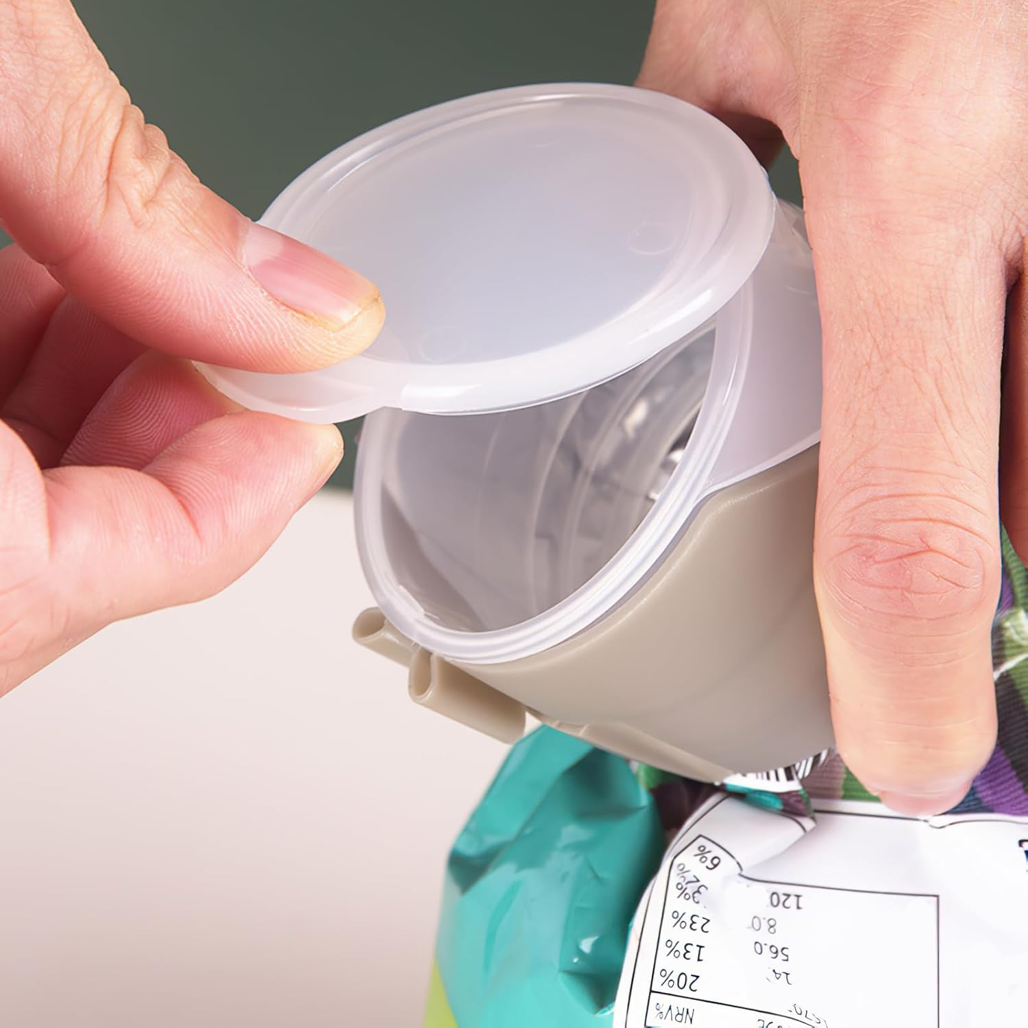 Bag Clips with Pour Spout,Snack Clips,4Pcs Snack Clips That Pour,Bag Clips for Food,Food Clips,Seal and Pour Bag Clip,Chip Bag Clips,Reusable Snack Clips Pour for Kitchen by Mruyhtop