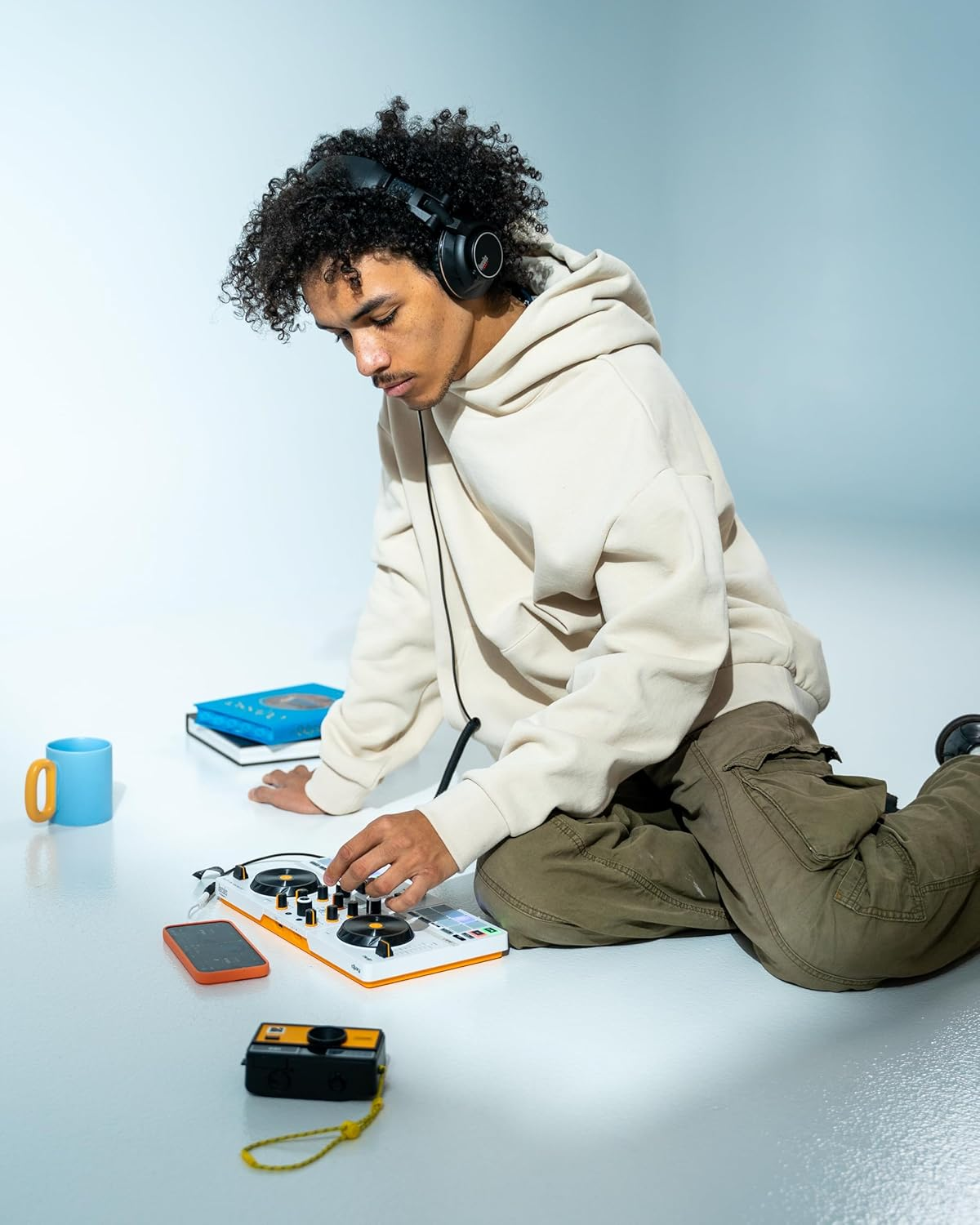 Hercules Djcontrol Mix Ultra &ndash; Mobile DJ Controller for Smartphones (Ios/Android) image number 2