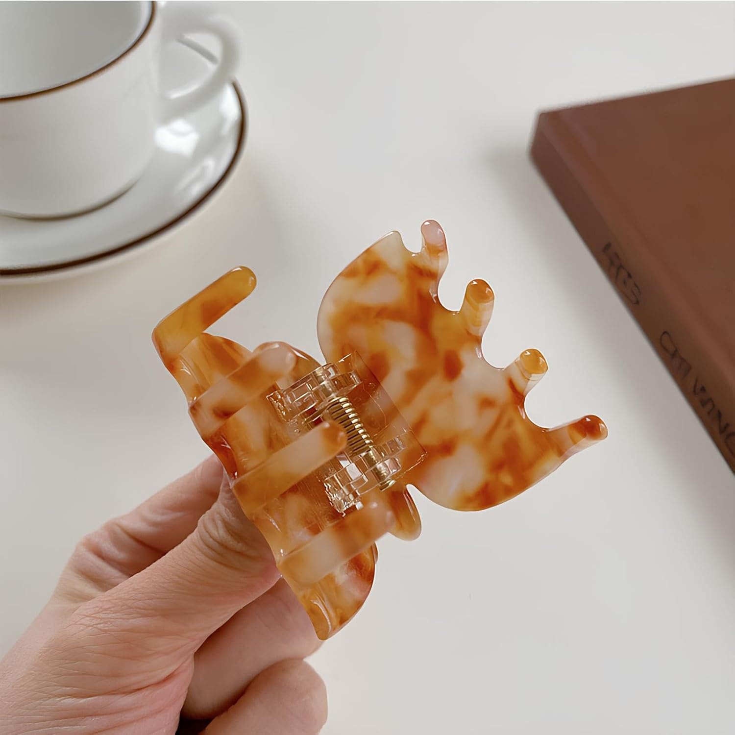 Pyuyan Pack of 4 Medium Butterfly Hair Clips, Butterfly Hair Clips, Women'S Acrylic Hair Clips, Butterfly Hair Clips, for Women, Girls, Pack of 4 image number 6