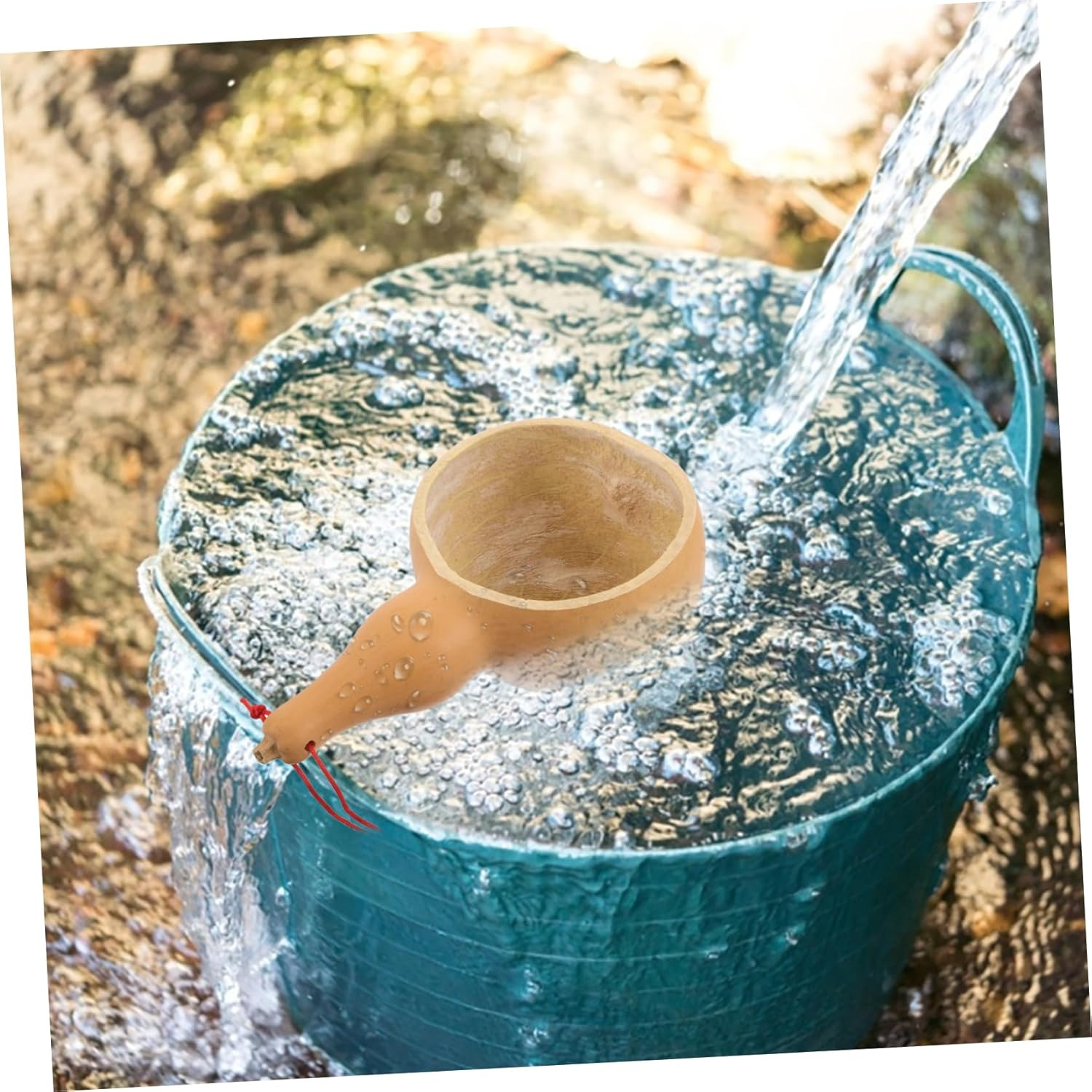 KOMBIUDA Natural Gourd Ladle Handmade Water Dipper for Bathing Lightweight Ergonomic Scoop for Gardening Home Use Durable Design for Effortless Handling and Versatile Applications
