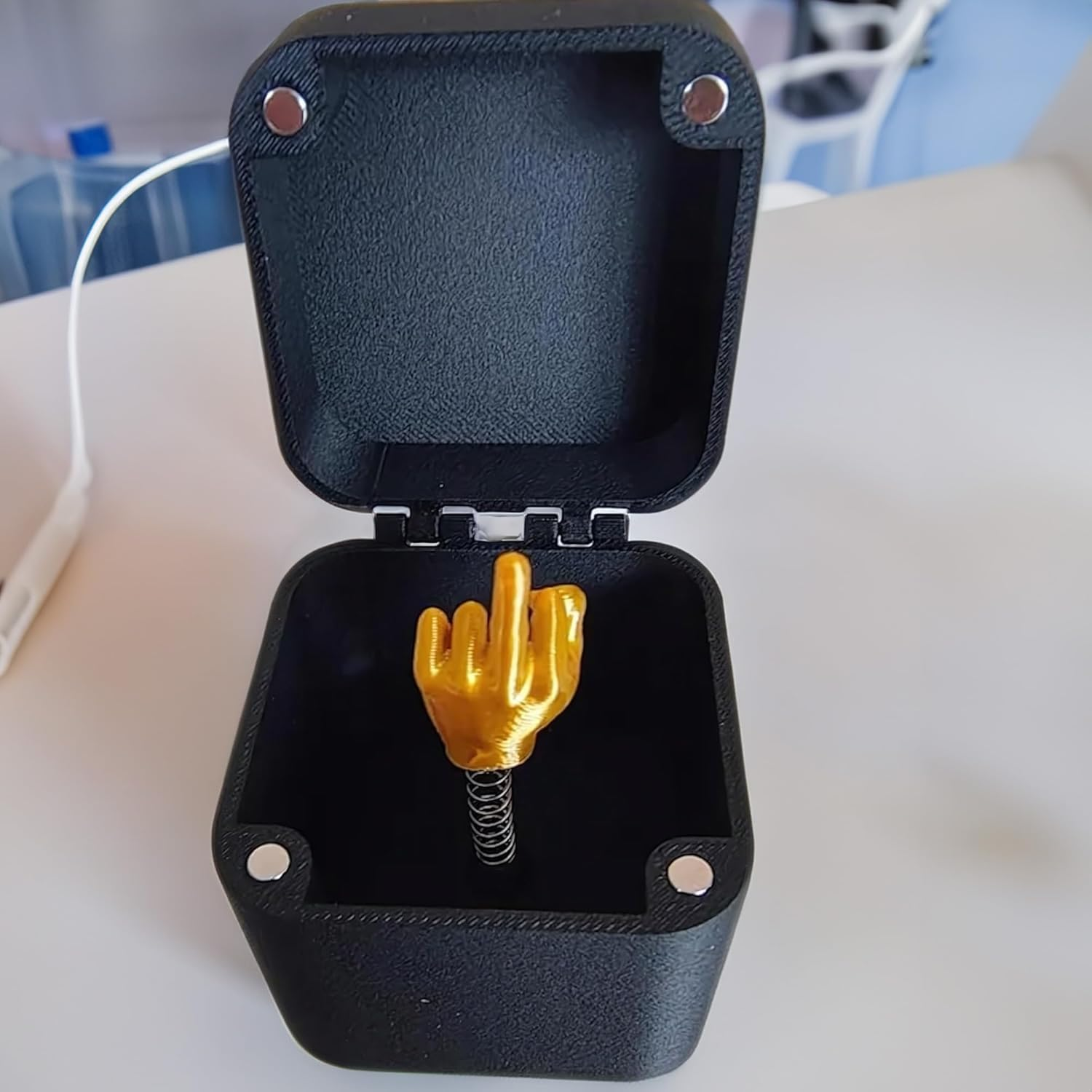 Mi-Ddle Finger in a Box, Middle Finger Surprise Box, Novelty Prank Gift Box, Christmas Funny Prank Gifts, for Office Desk Decor Home Decor (A) image number 5