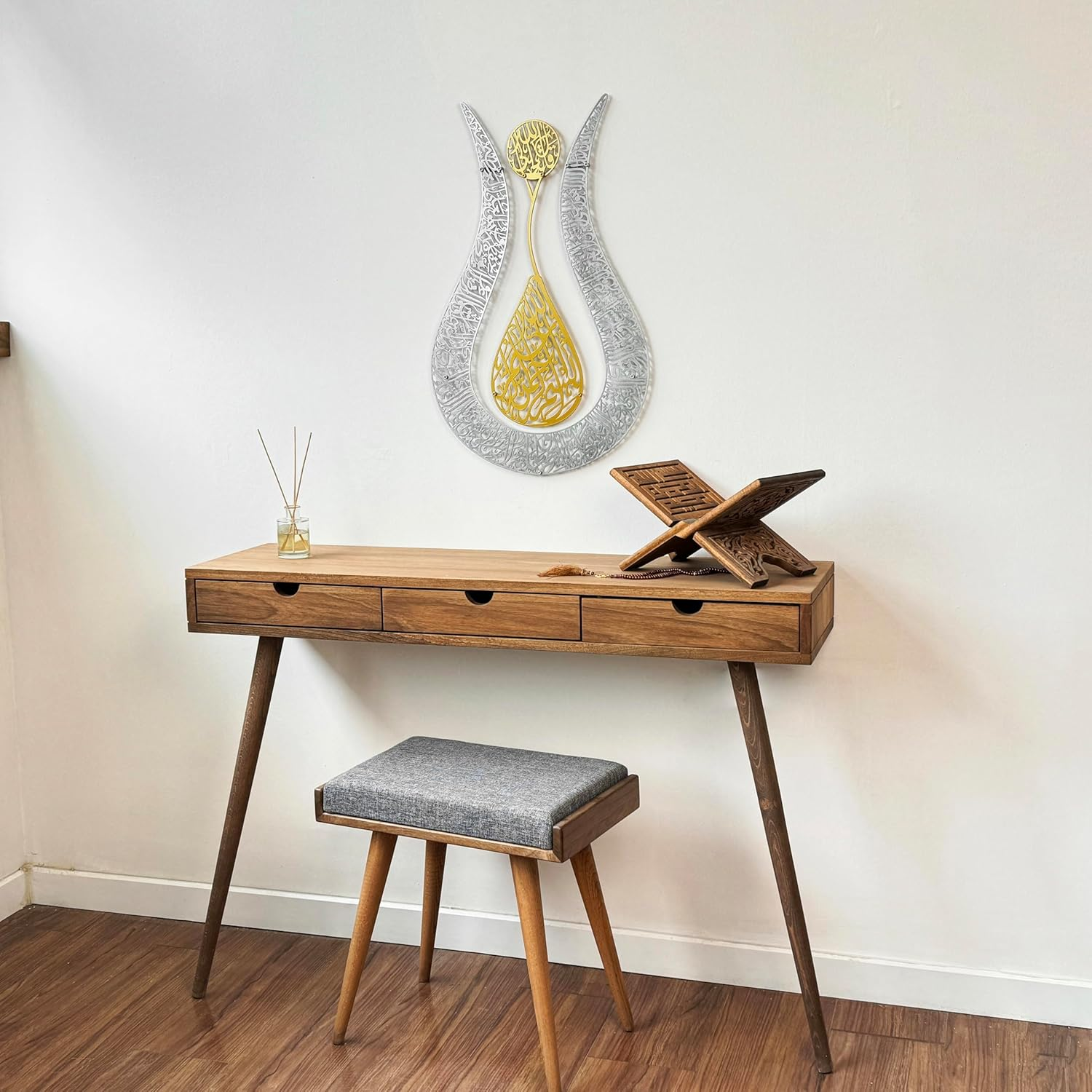 IWA Concept Ayatul Kursi Islamic Wall Art Tulip Shaped | Islamic Home Decor, Art, Calligraphy, Muslim Gifts (90 X 57 Cm | 36 X 22.8 Inches, in Gold | Out Silver) image number 1