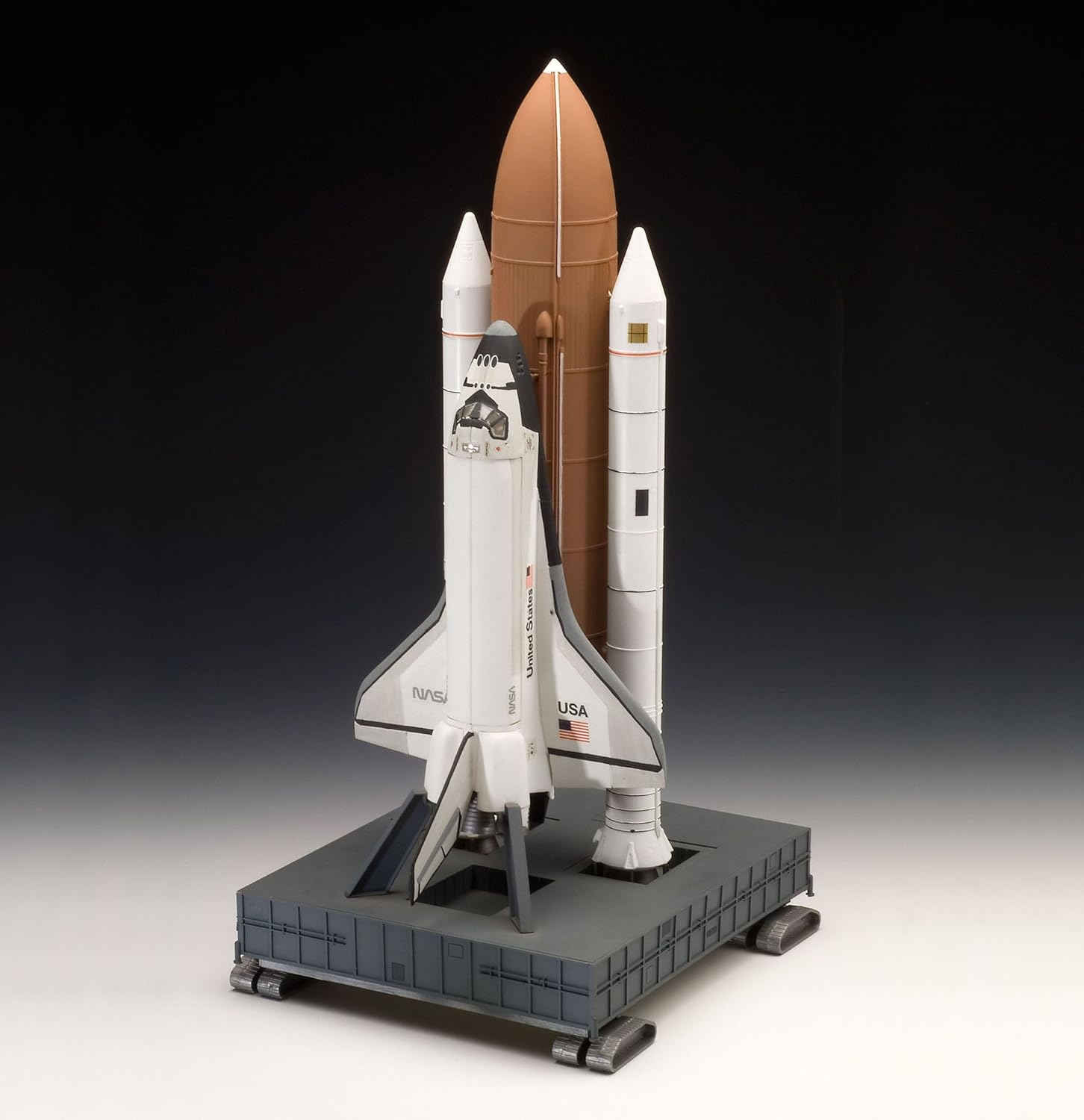 Revell 1:144 Space Shuttle Discovery and Booster Rockets Model Kit