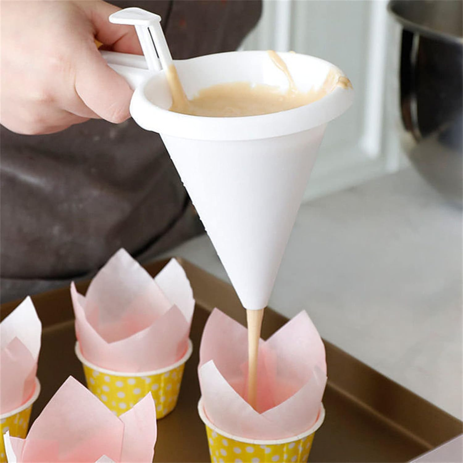 Chocolate Funnel,Adjustable Cake Cream Funnel for Baking Cake Decorating Kitchen Gadget Tools Accessories,Funnel Mold White Foodgrade Plastic Pancake Cream Batter Dispenser Cake Tool image number 1