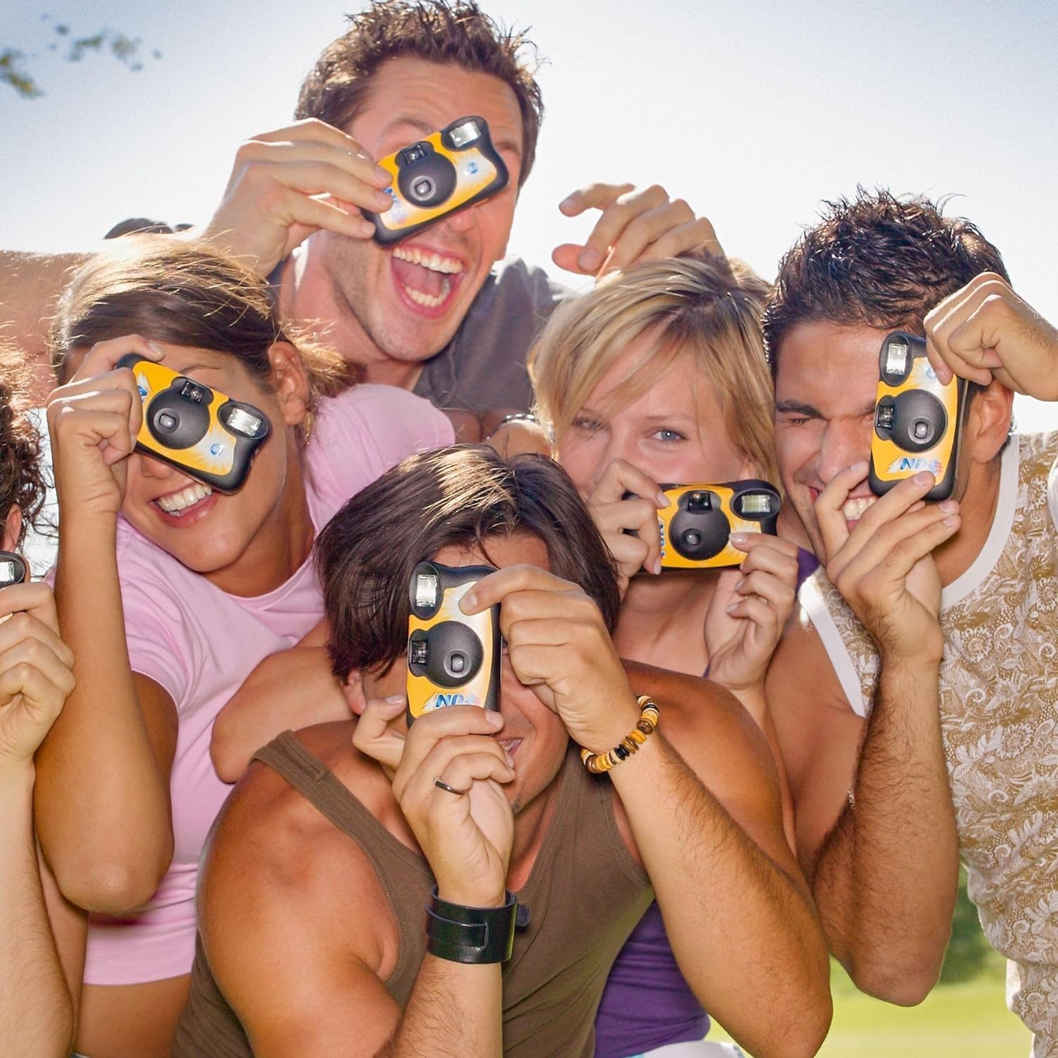 Kodak Funsaver Disposable Camera Bulk One Time Single Use 7-Pack 27Exp 35Mm Camera Bundled with Balveli Premium Microfiber Cloths - Bulk Kodak Disposable Film Camera 35Mm image number 4