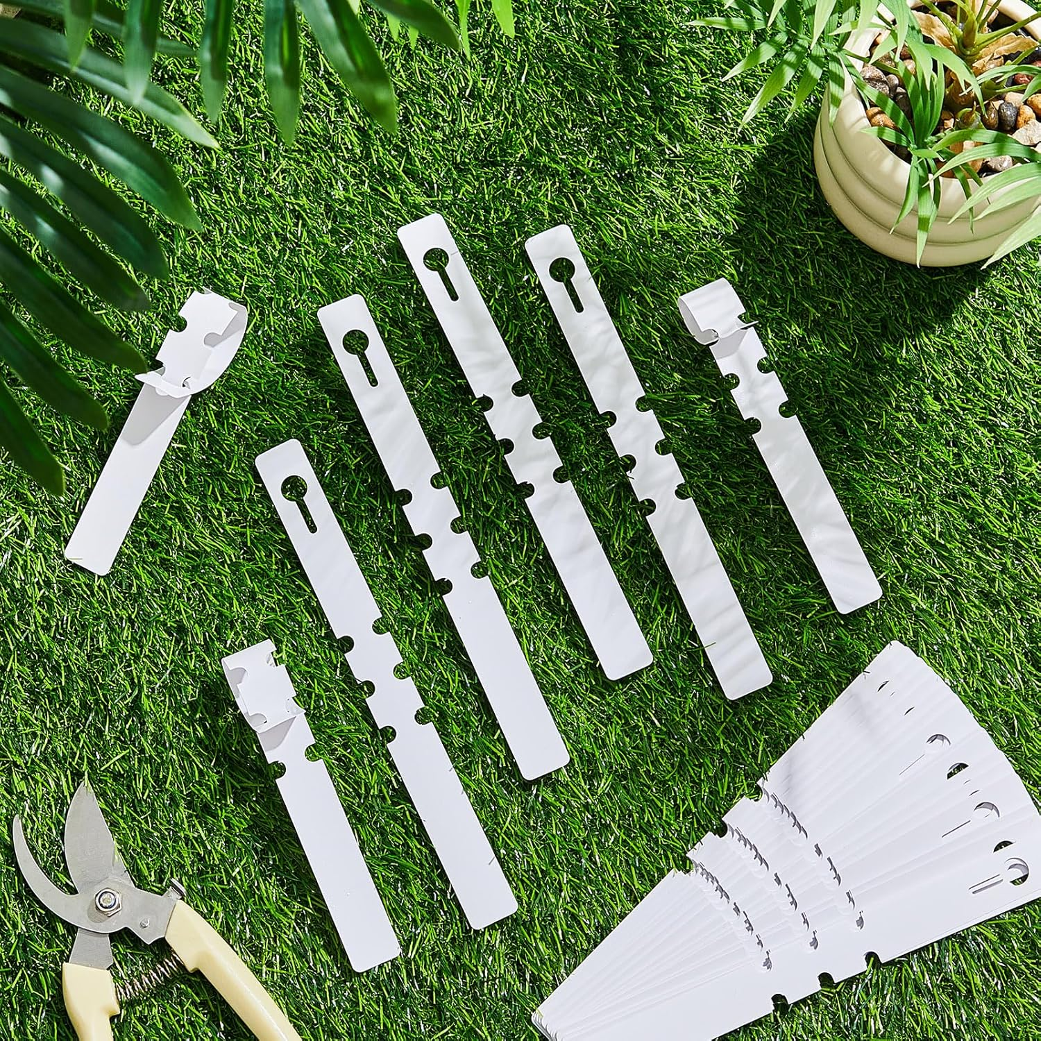 Flutesan 500 Pcs White Garden Plant Tags 8 Inch Nursery Garden Labels 2 X 20 Cm Plastic Tree Labels Wrap around Hanging Tags, Large Writing Surface, Waterproof and Reusable image number 1