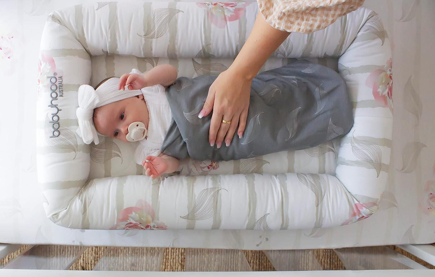 Babyhood Amani Bebe Organic Jersey Cotton Wrap, White Leaf image number 2