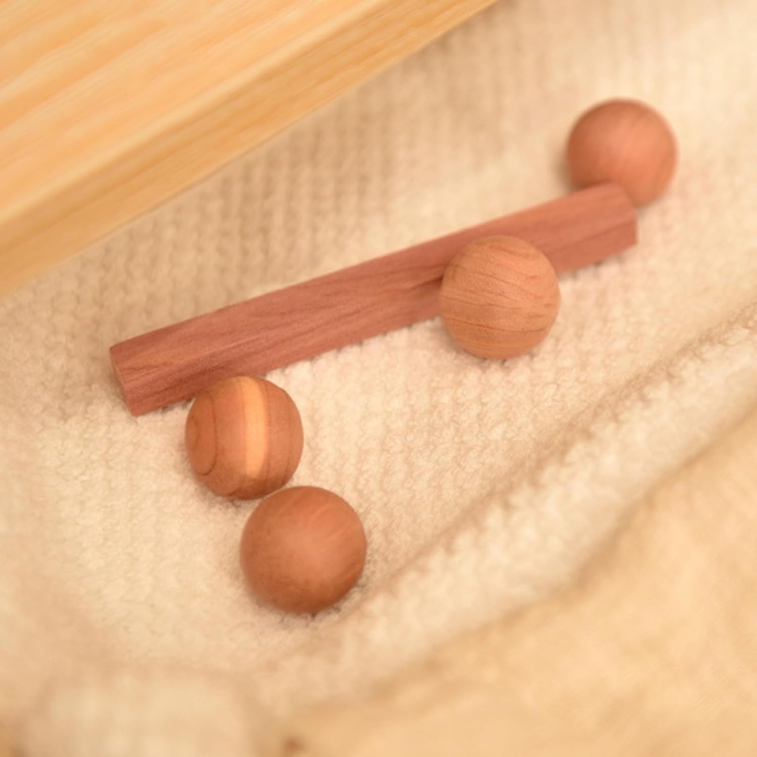 Pack of 30 Moth Repellent Hanging Cedar Wood Blocks for Your Wardrobe Locker 4 * 1Cm image number 3