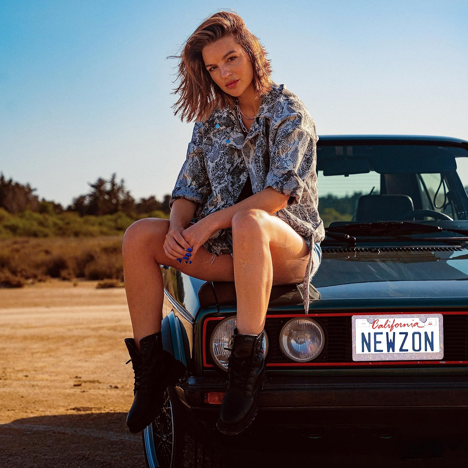 Newzon AB Bedazzled Crystal Car License Plate Cover 2 Pieces, Color Bling License Plate Frames with High End Ribbon Gift Box, Diamond Car Accessories with Coaster, Rhinestone Ignition Ring for Women image number 4