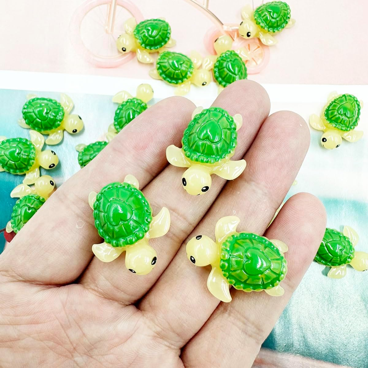 Suartus Mini Green Turtle - 30Pcs Resin Miniature Sea Turtle Figurines Tortoise Turtle Miniature Figurines Ocean Animals Statue for Fairy Garden Dollhouse Micro Landscape Decor Ornament