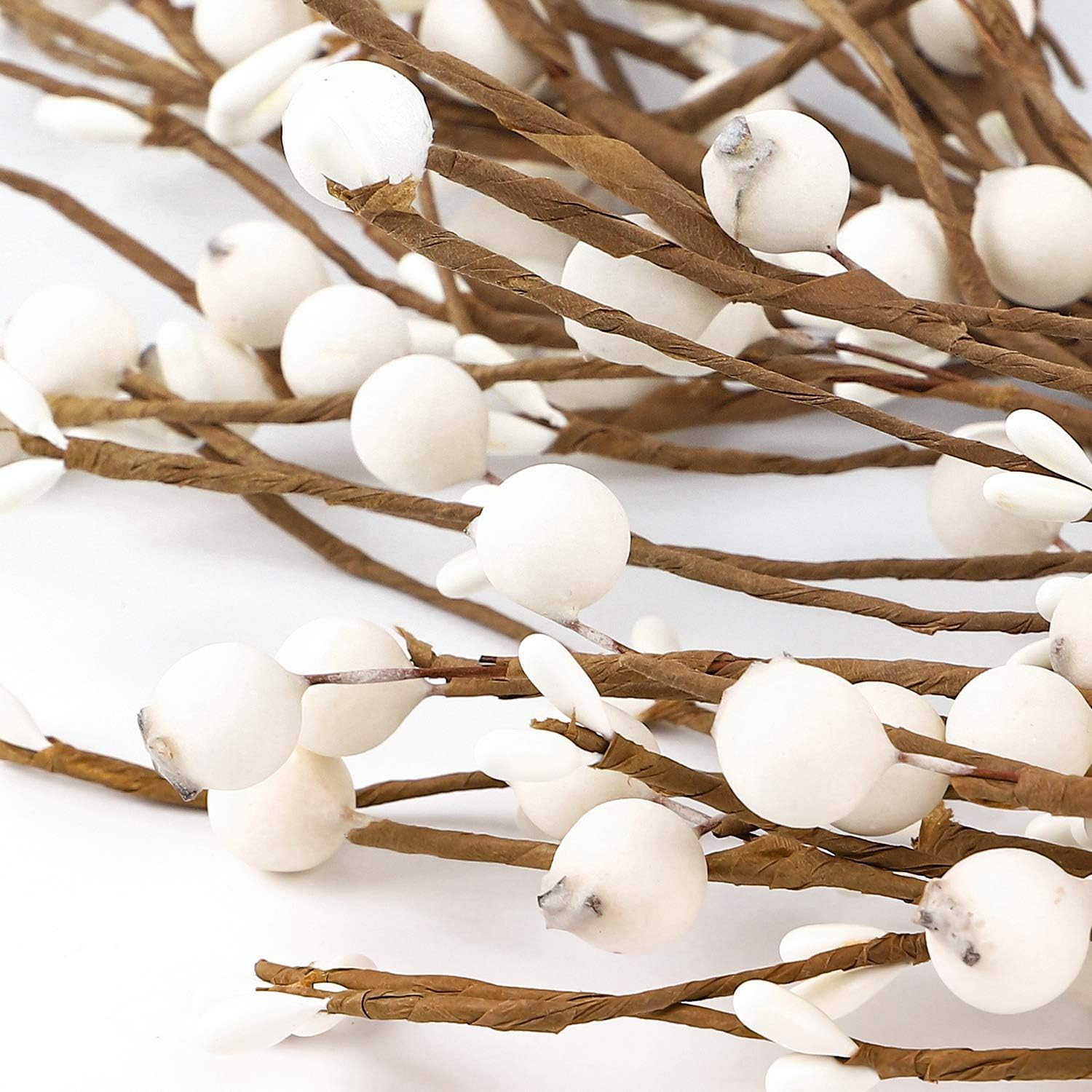 Whonline 18 Inches Pip Berry Wreath Winter Decor White Winter Wreath for Front Door Christmas Wreath for Festival Celebration Wall Window Home Decor image number 1