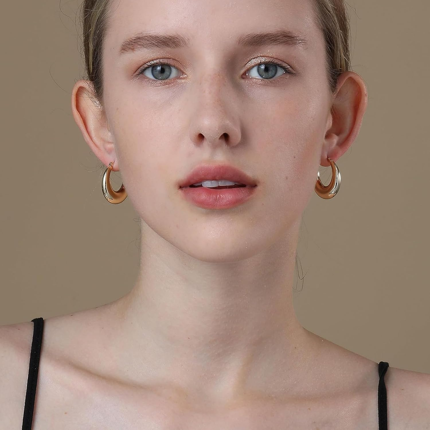 LIAN Chunky Gold Hoop Earrings 18K Real Gold Plated Large Thick Hoops Stainless Steel Lightweight Oval Hoop Earrings for Women Dainty Gold Earrings Jewelry Gifts for Teen Girls