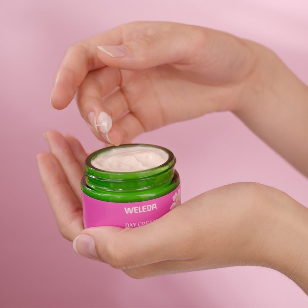 WELEDA Smoothing Day Cream - Wild Rose & White Tea 40Ml | Reduces First Lines & Wrinkles | Vitamin C Effect image number 3