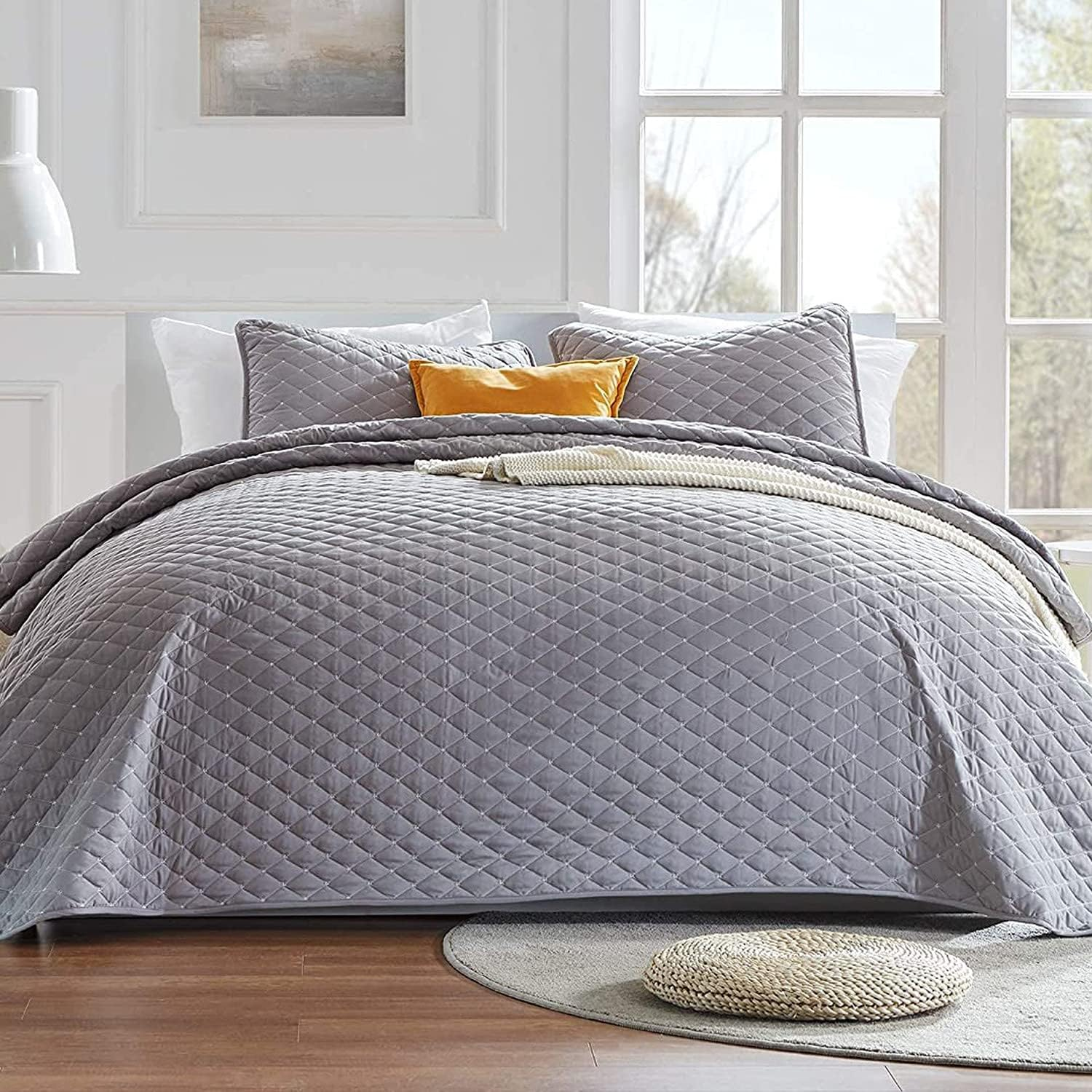 HOMWE Sleep Zone Premium Quilt Set 120Gsm Fabric Stich Bedding Set Twin Size 90X96 Inch with 2 Pillow Shams Ultra Soft Lightweight Microfiber Bedspread Coverlet for All Season, Gull Gray, Full/Queen image number 4