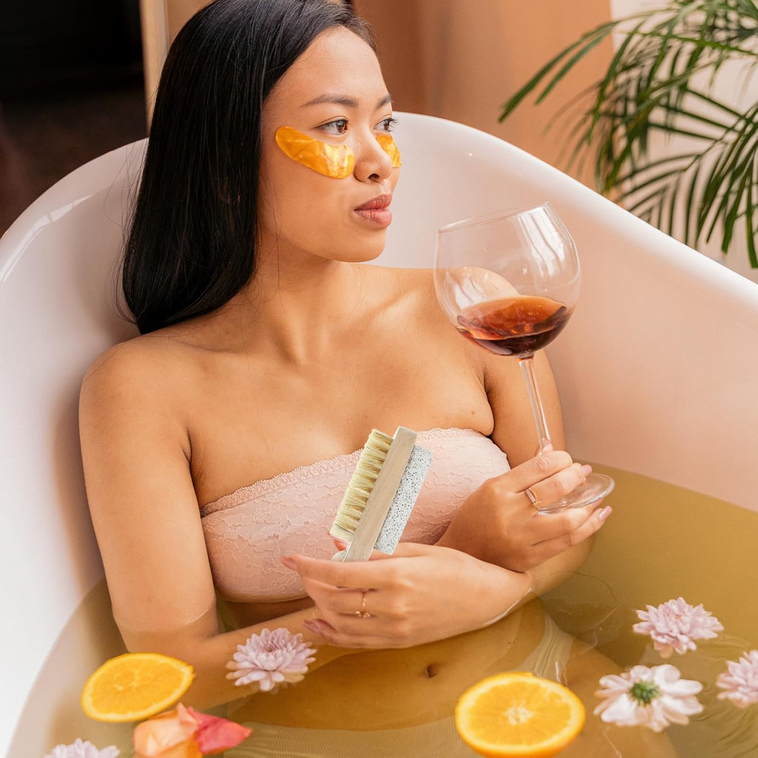 ULTECHNOVO Double-Sided Pumice Foot File and Supple Bristle Body Brush 2Pcs 9.5X4Cm Exfoliating Dead Skin Remover for Shower Bathing Suitable for Feet and Hands image number 2