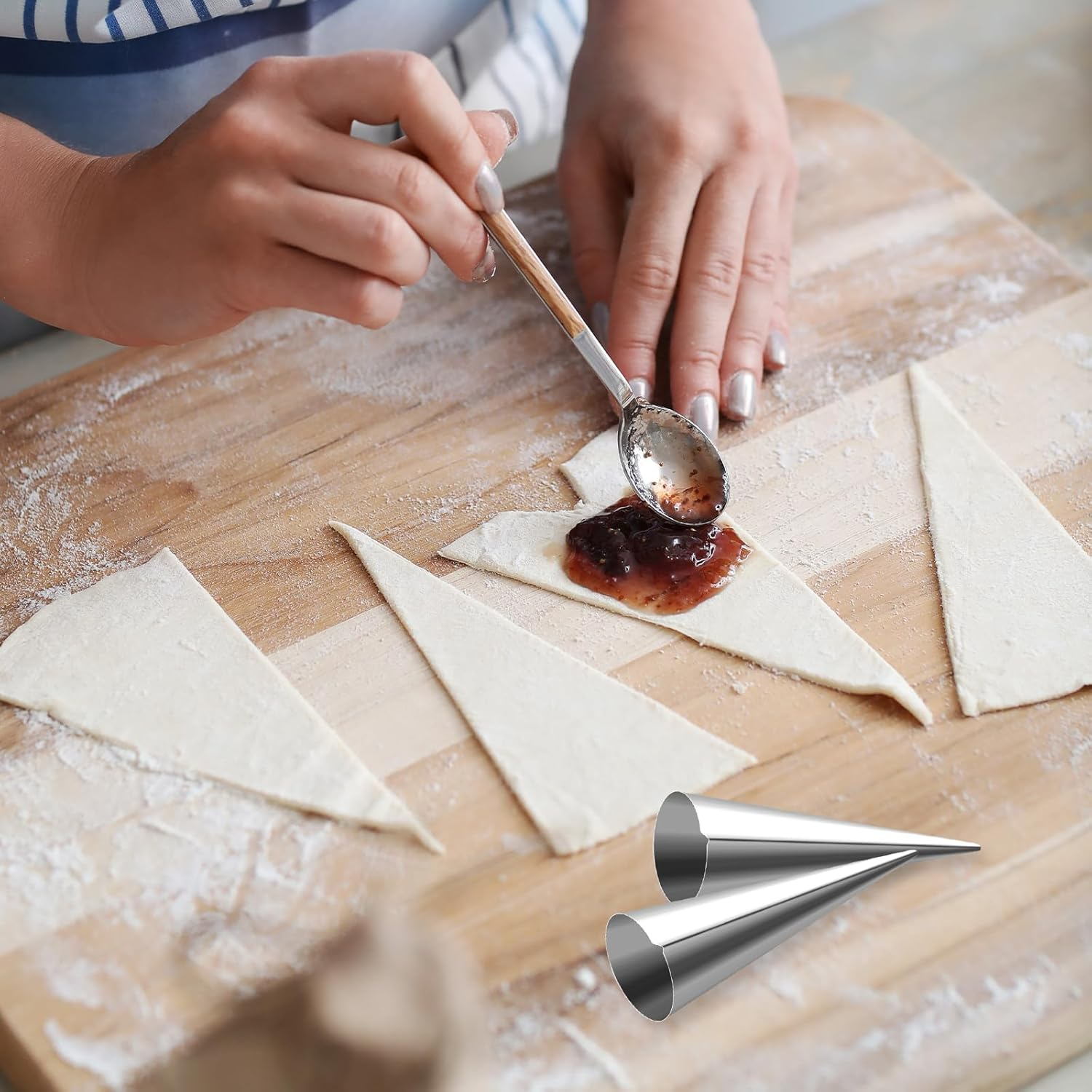 TEAONE Cone Shaped Baking Mold, 20 PCS Cream Horn Molds for Cream Roll, Ice Cream, Egg Roll (12.4 X 3.4Cm/4.88 X 1.33In) image number 6