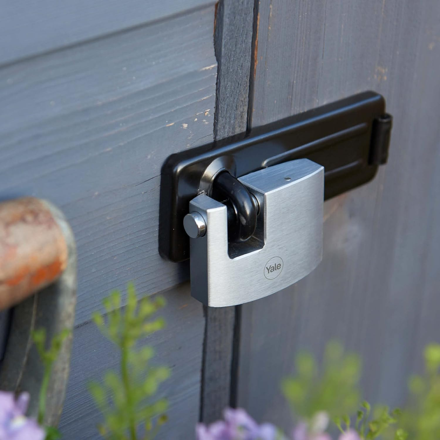 Yale - Y124B/60/110/1 Maximum Security 60Mm Brass Block Lock - Chrome Finish - Open Steel Shackle - 3 Keys image number 3