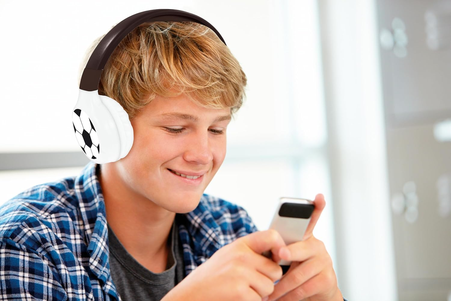 LEXIBOOK - Football - 2-In-1 Bluetooth & Wired Headphones with Microphone and Control Button, Foldable and Adjustable, Long Lasting Rechargeable Battery, HPBT010FOLXB image number 5