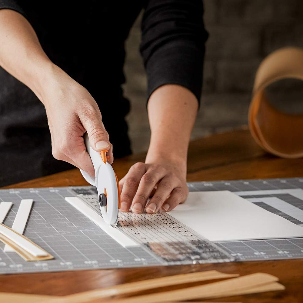 Fiskars Crafts 190160-1001 Heavy-Duty Comfort Loop Rotary Cutter (65 Mm)