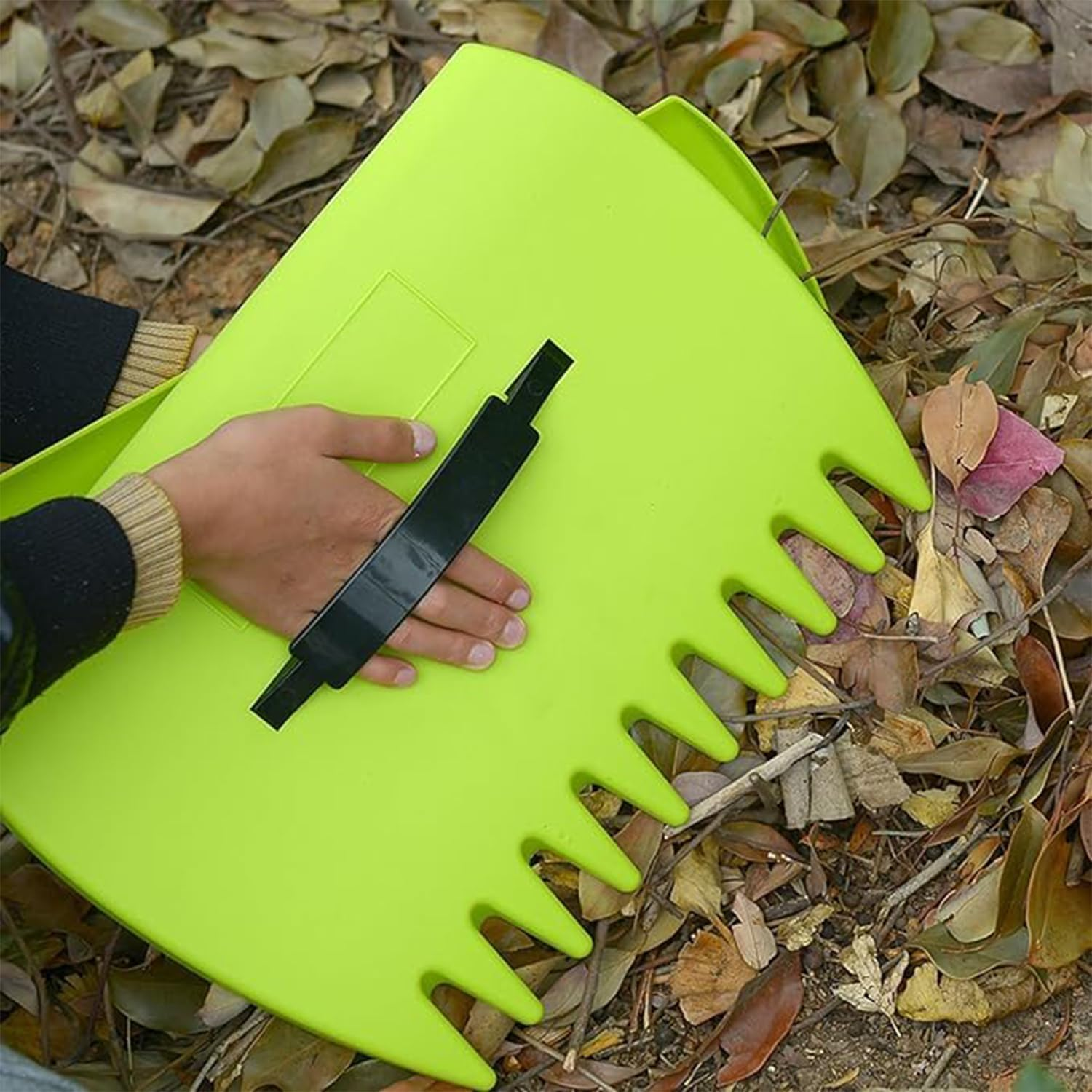 EOMECUIGAO Leaf Claws Hands Rake Scoop 2Pack Debris Removal Gardening Tool Weather Proof Garden Tool for Lawn Debris Removal Collecting and Clean-Up (Grass Green) image number 1