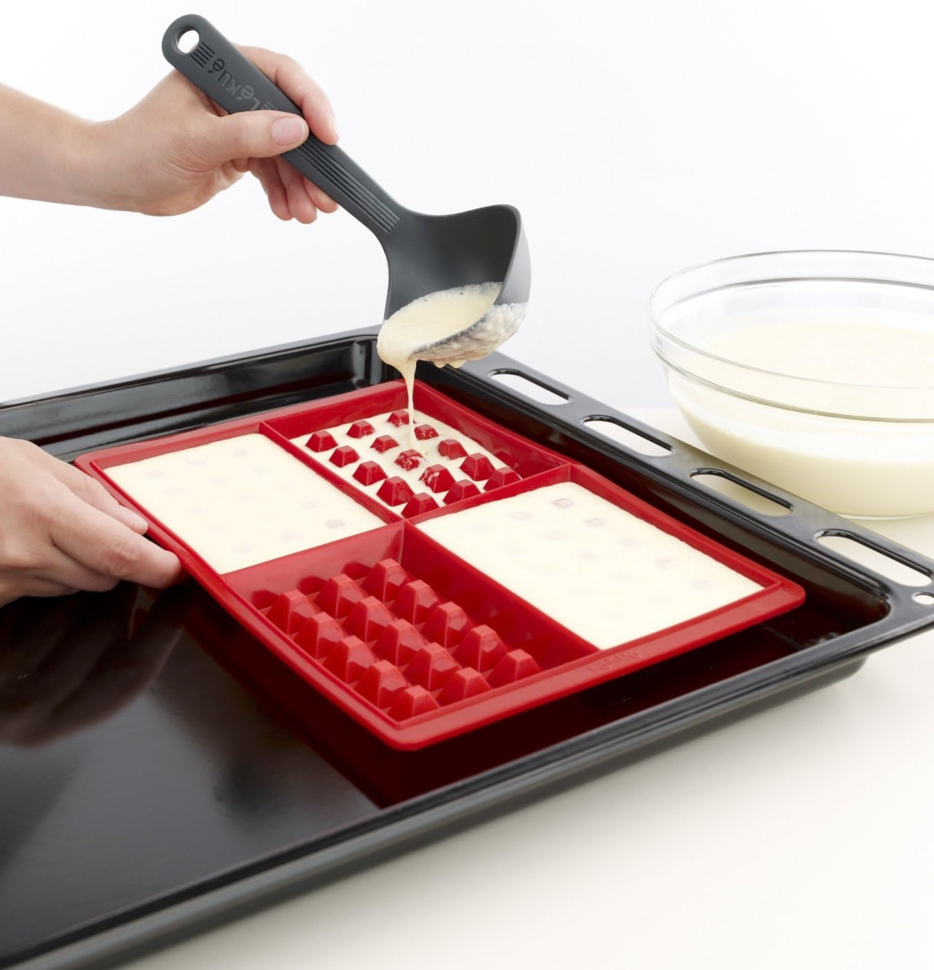 L&eacute;ku&eacute; Waffle Mould, Set of 2, Red image number 1