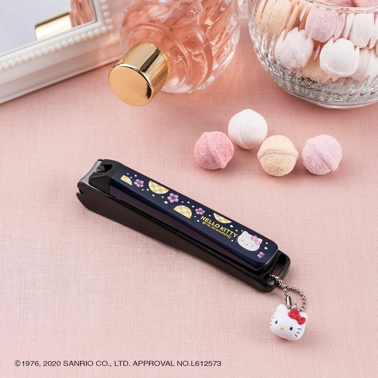 Kai Corporation Hello Kitty Japanese Style New Standard M Plum Nail Clipper image number 1