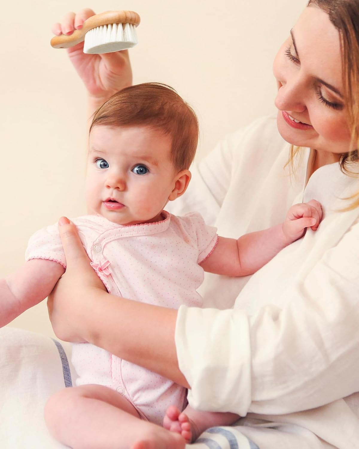 Wooden Baby Hair Brush and Comb Set, 2 Piece Wood Newborn Baby Hair Brush Set,Soft and Gentle Newborn Baby Brush and Comb Set, Soft Gentle Bristles, for Newborns