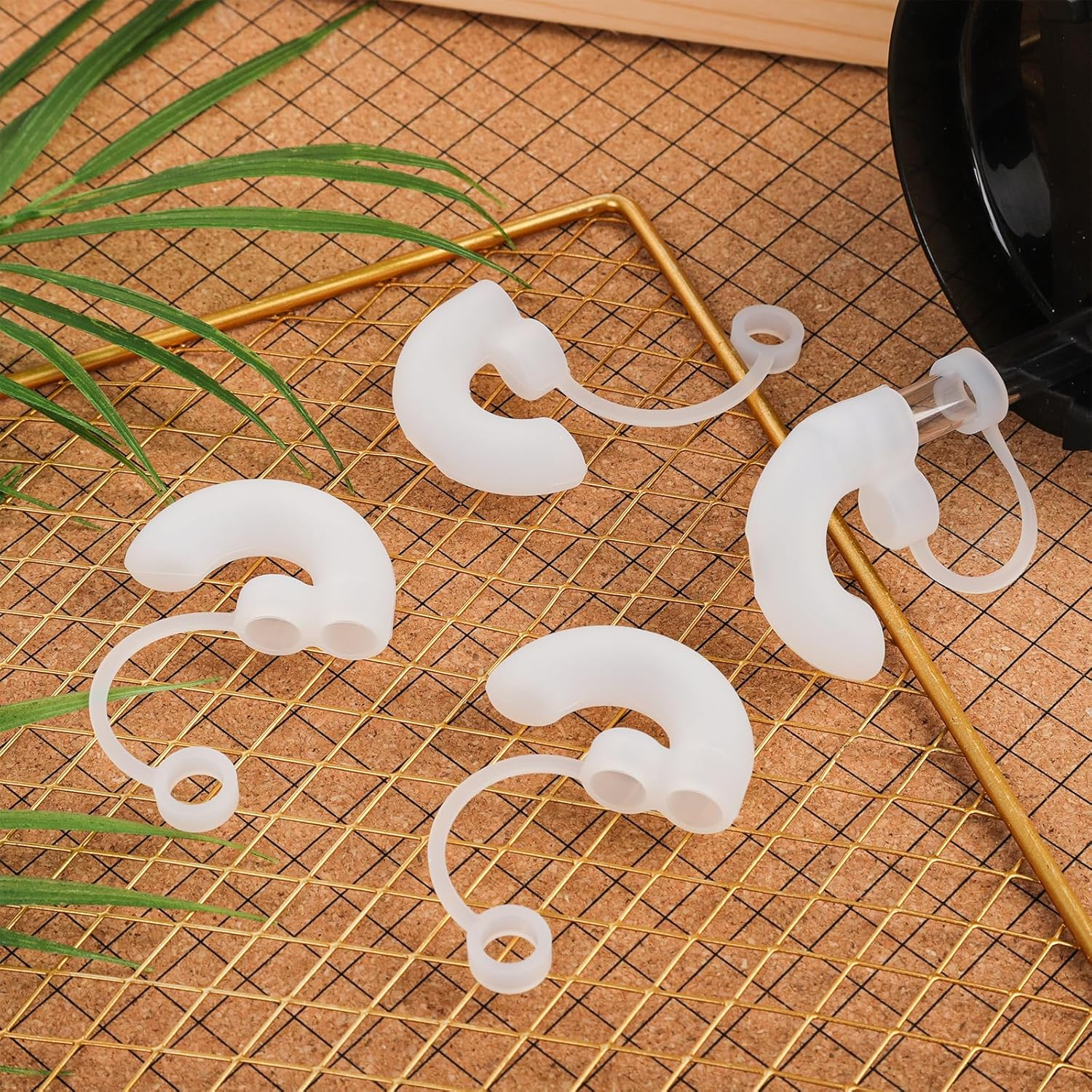 4Pcs Wrinkle Resistant Straw Caps, anti Silicone Wrinkle Free Prevention Straw Toppers for Stanley Reusable Silicone Straws with Caps Tip Side Suction Design Prevents Straw Caps from Wrinkling