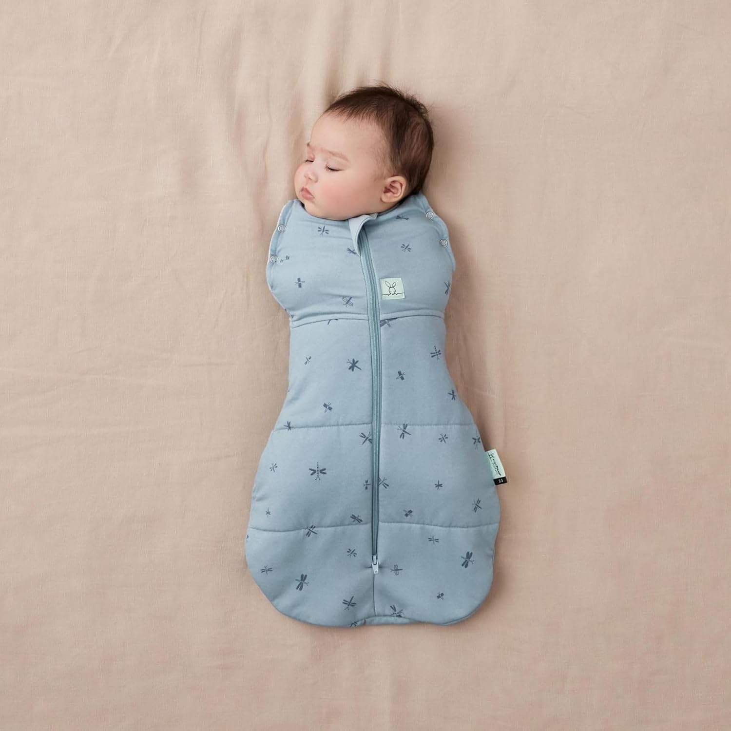 Ergopouch 2.5 TOG Cocoon Swaddle, 6-12 Months &ndash; Dragonflies Print &ndash; Organic Cotton Swaddle & Sleeping Bag in One &ndash; Arms In/Out &ndash; Easy-To-Use Two-Way Zipper &ndash; Designed for Safety & Comfort image number 3