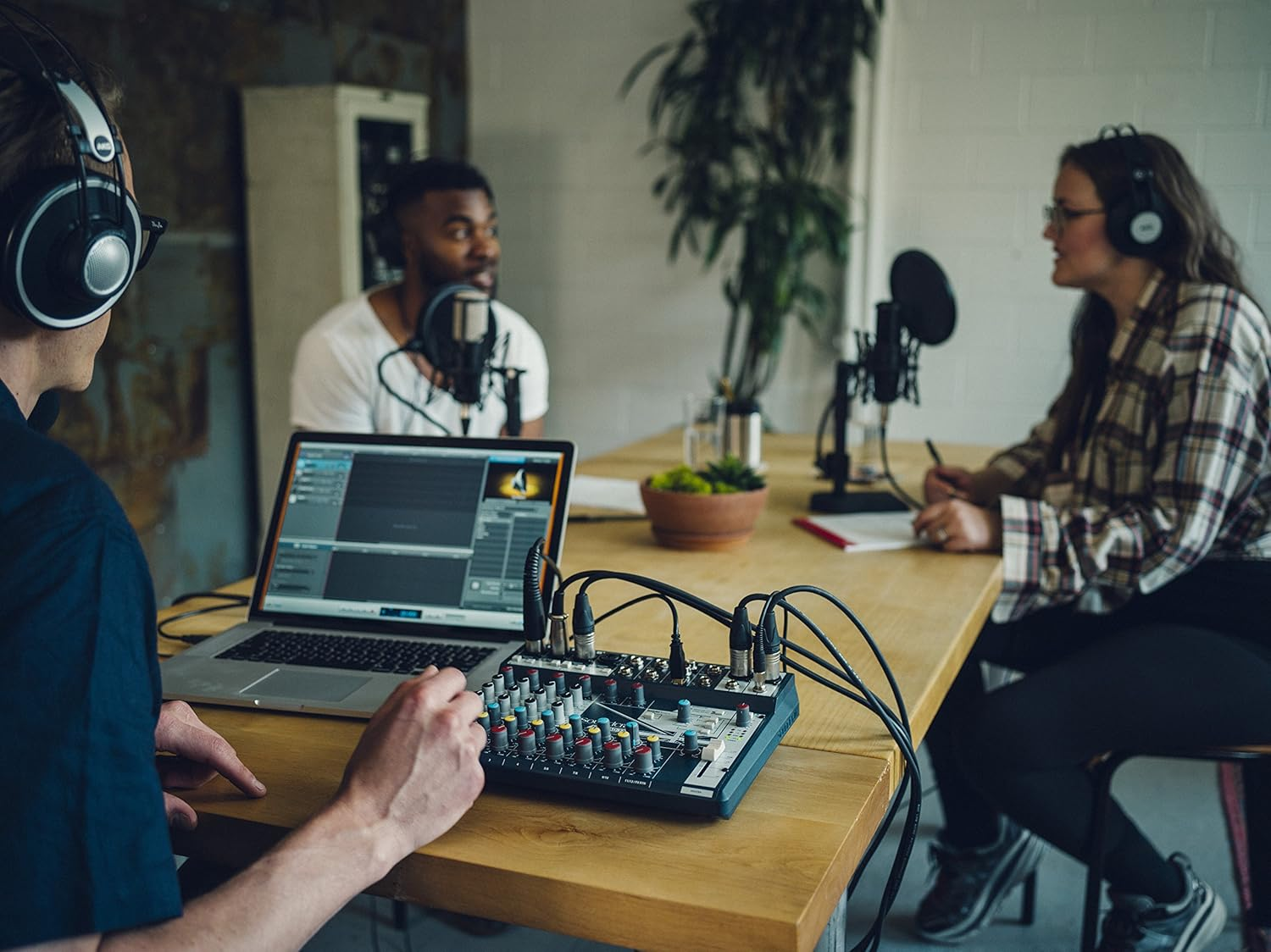 Soundcraft SCF-NTP12FX Notepad-12Fx, Blue, 12-Channel Mixer image number 4